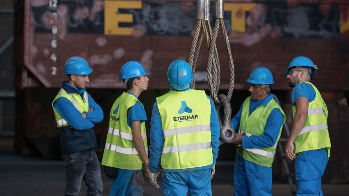 Large steel structure in metalwork at the Etermar workshop in Setúbal