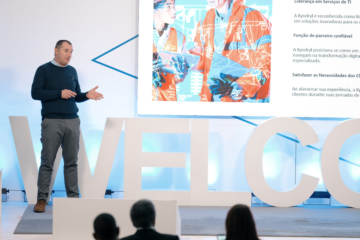 Stage presentation at the APDC EVOLVE Summit, Porto