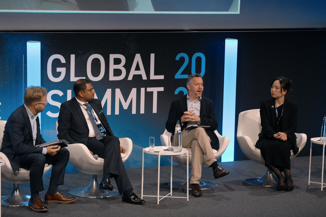 Painel de debate no palco do Digital with Purpose Global Summit do GeSI em Bruxelas