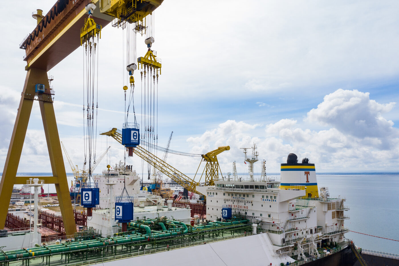 Lisnave's yellow gantry crane in action over the LNG carrier in the dry dock in Setúbal