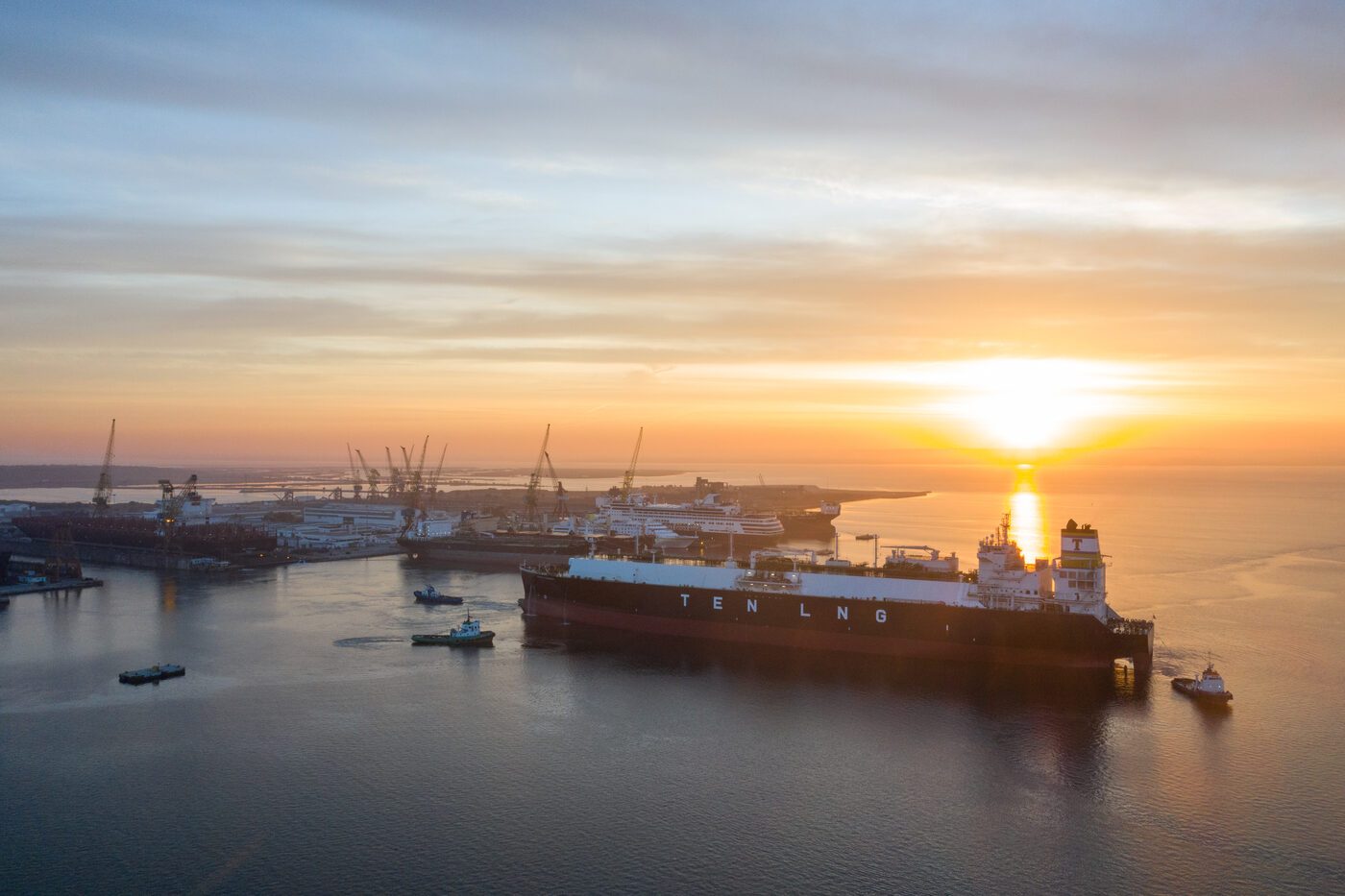 Docagem de um navio LNG na Lisnave, da entrada à partida