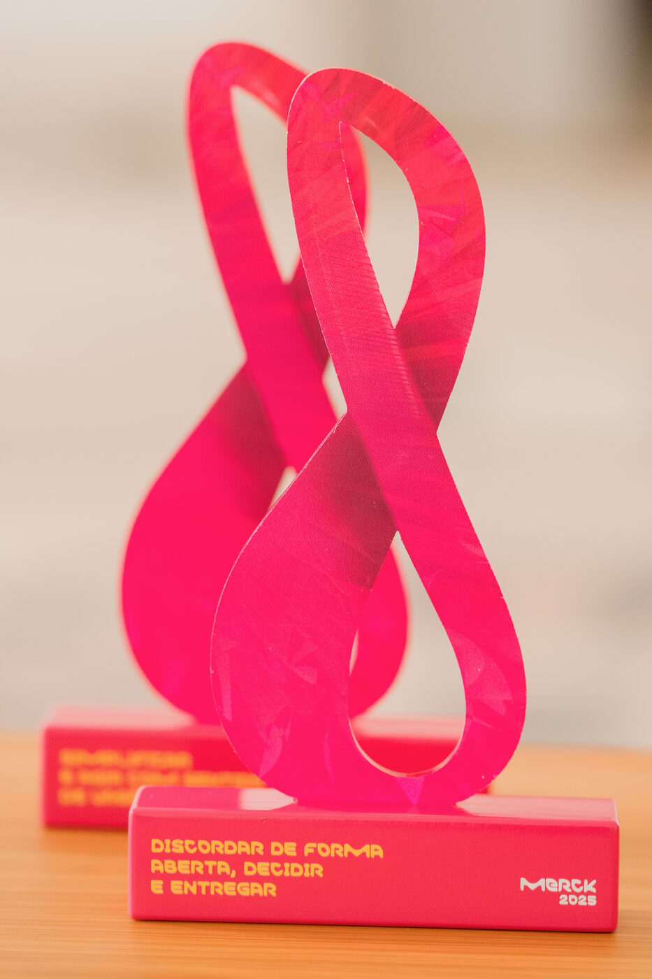 Entrega de troféu na convenção da Merck Portugal em Alcobaça