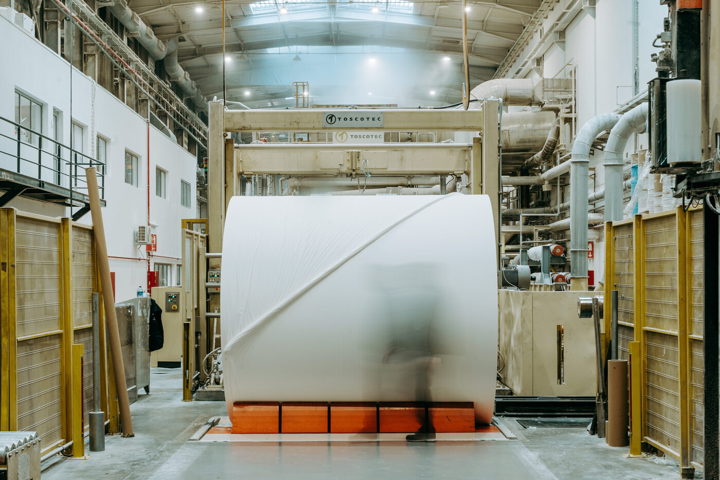 Paper reels in a symmetrical composition at the Navigator mill